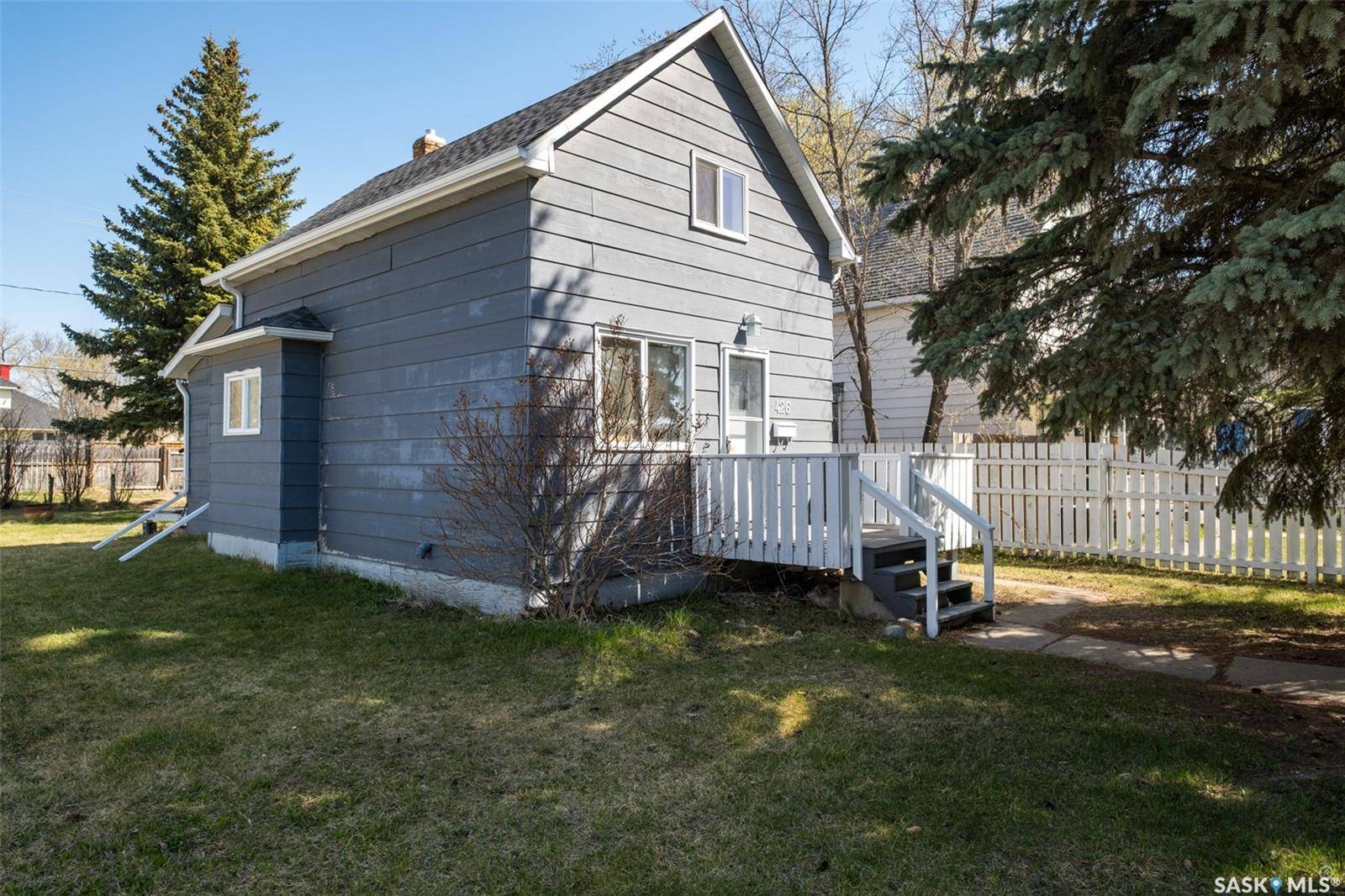 426 10th STREET E, Prince Albert, SK S6V 0Z4