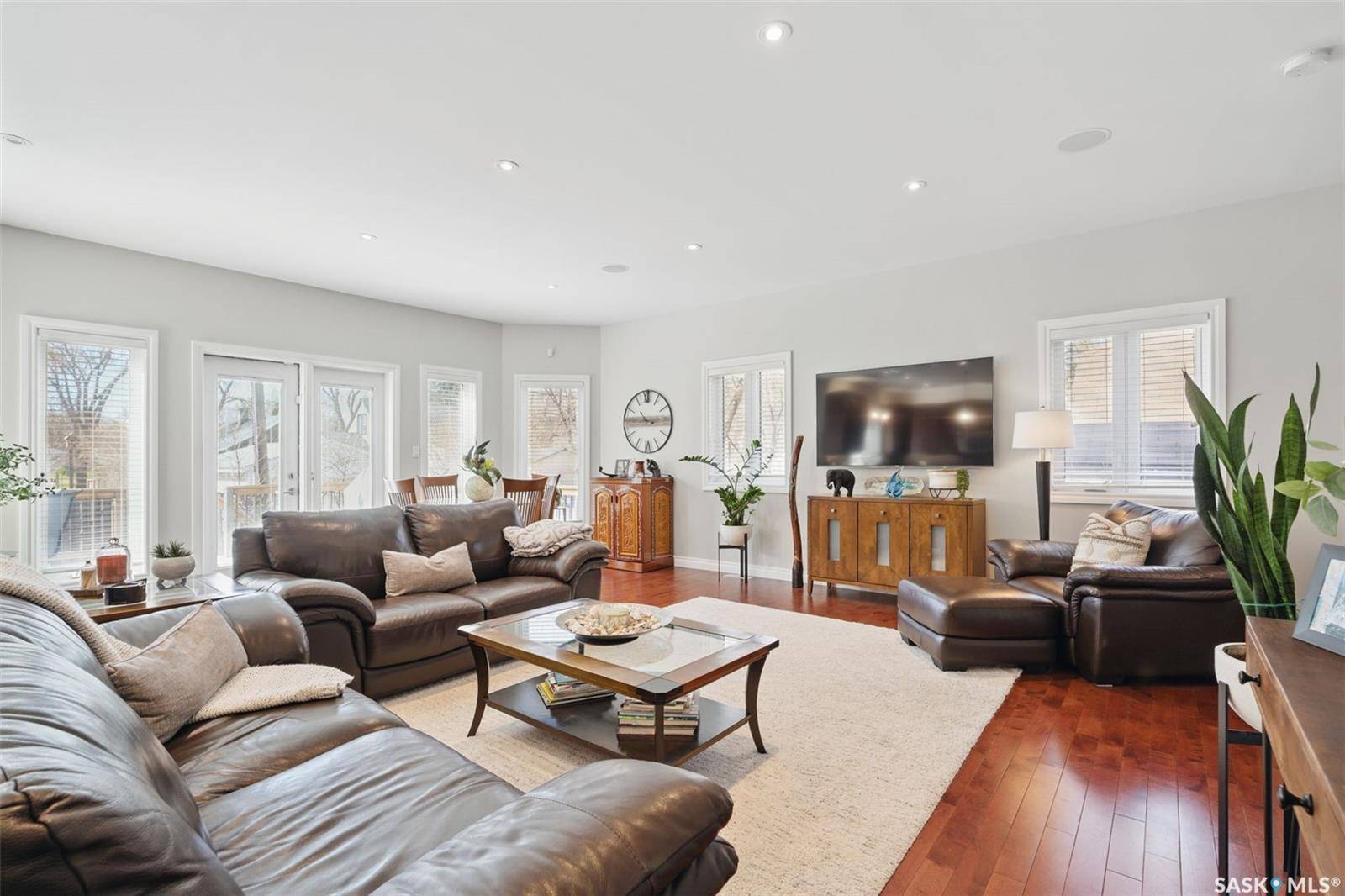 116 Hilliard STREET E, Saskatoon, SK S7J 0E2