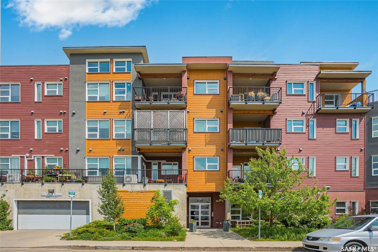 530 J AVENUE S #301, Saskatoon, SK S7M 2A8