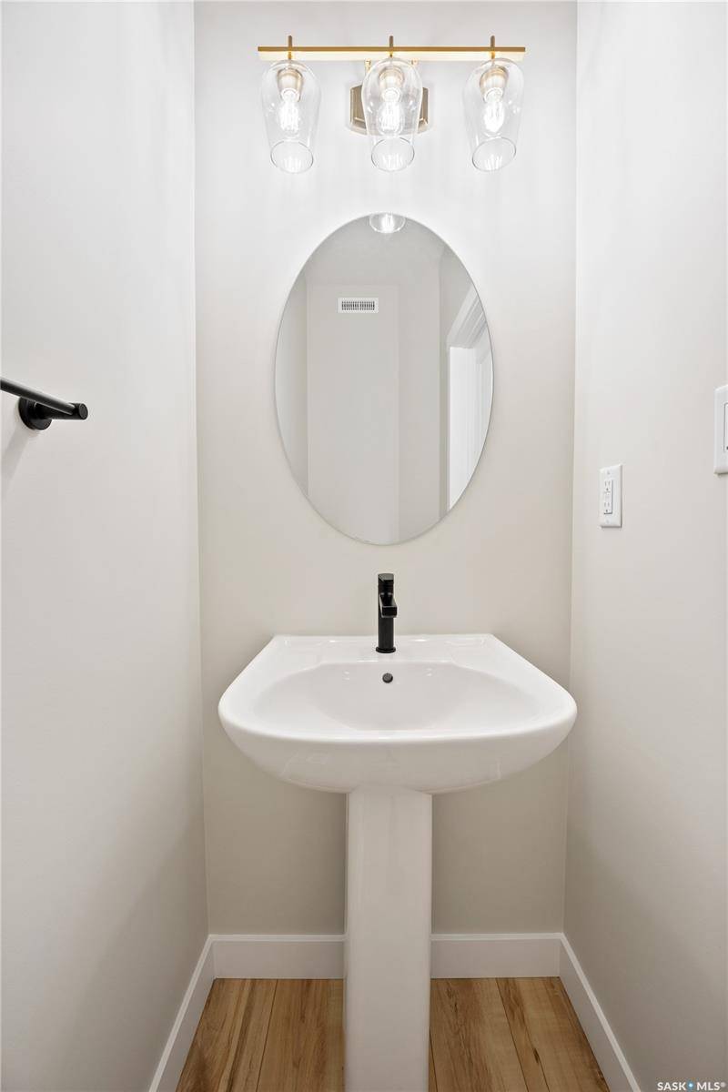 Saskatoon, SK S7M 5X2,618 Kinloch CRESCENT