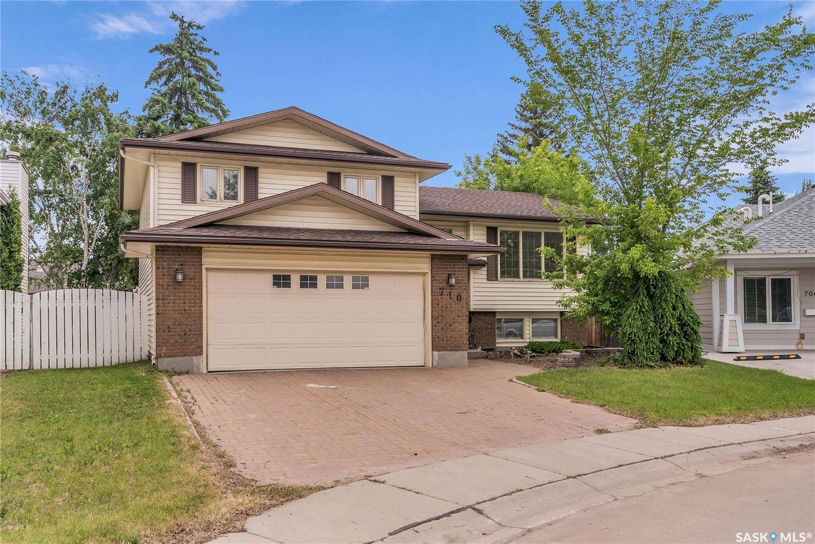 710 Brightsand CRESCENT, Saskatoon, SK S7J 4X7