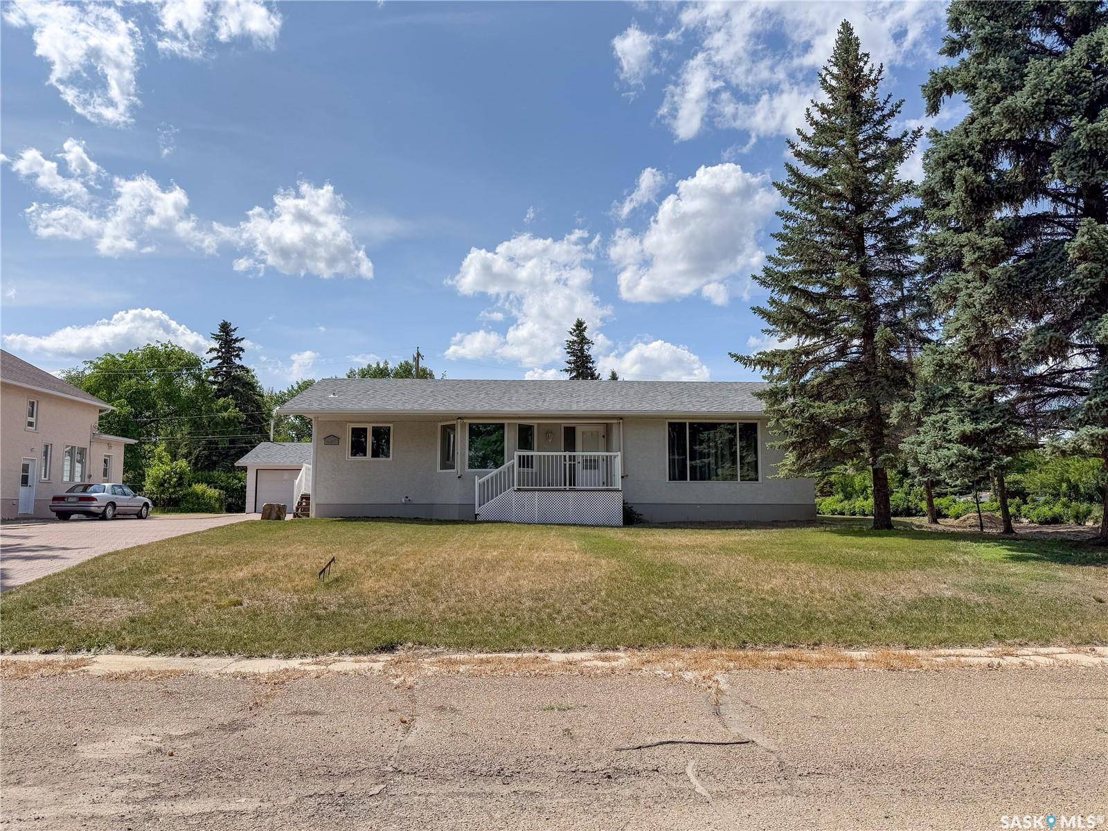 242 Cedar AVENUE N, Eastend, SK S0N 1T0