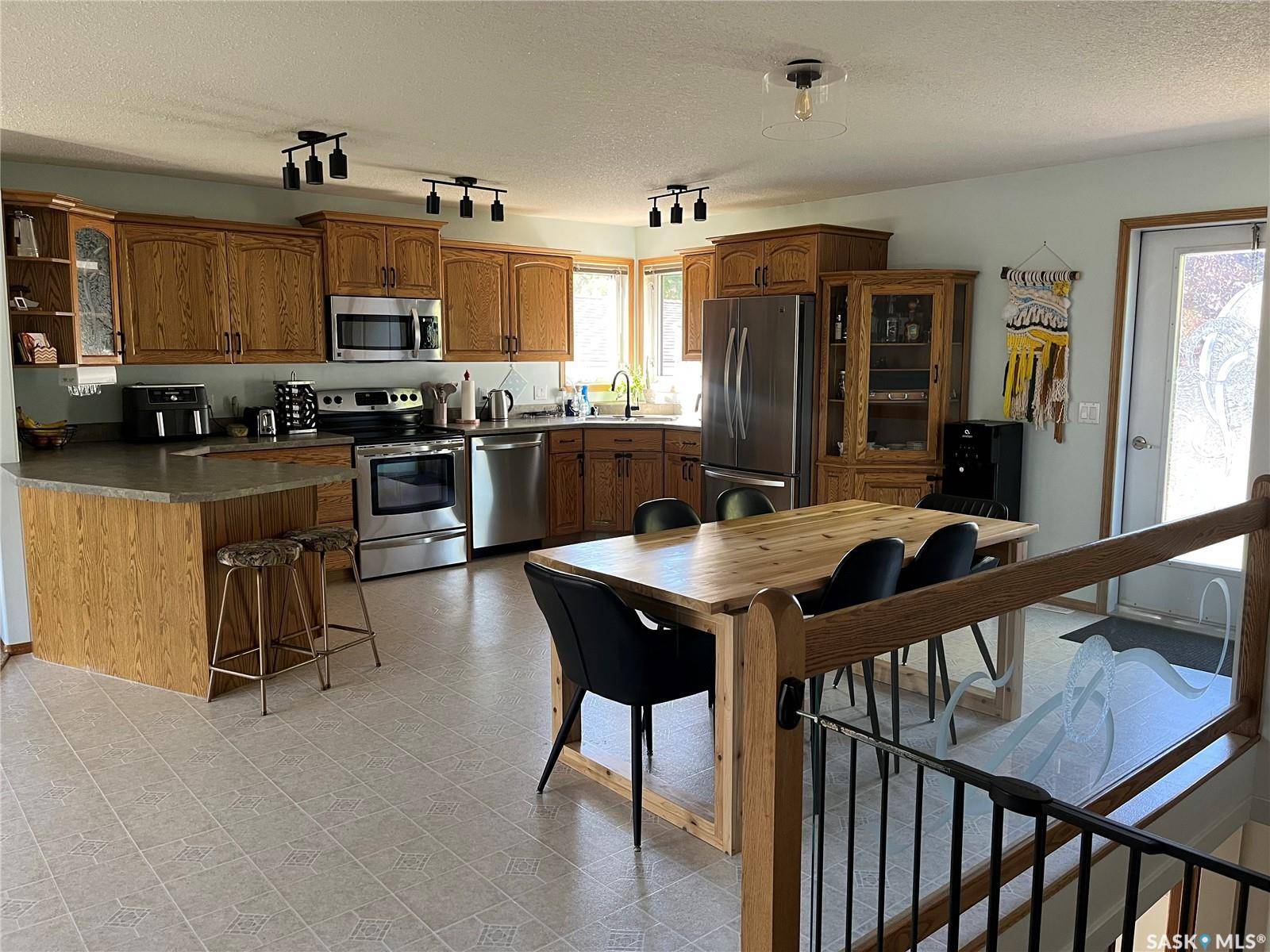 Rosetown, SK S0L 2V0,215 4th AVENUE E