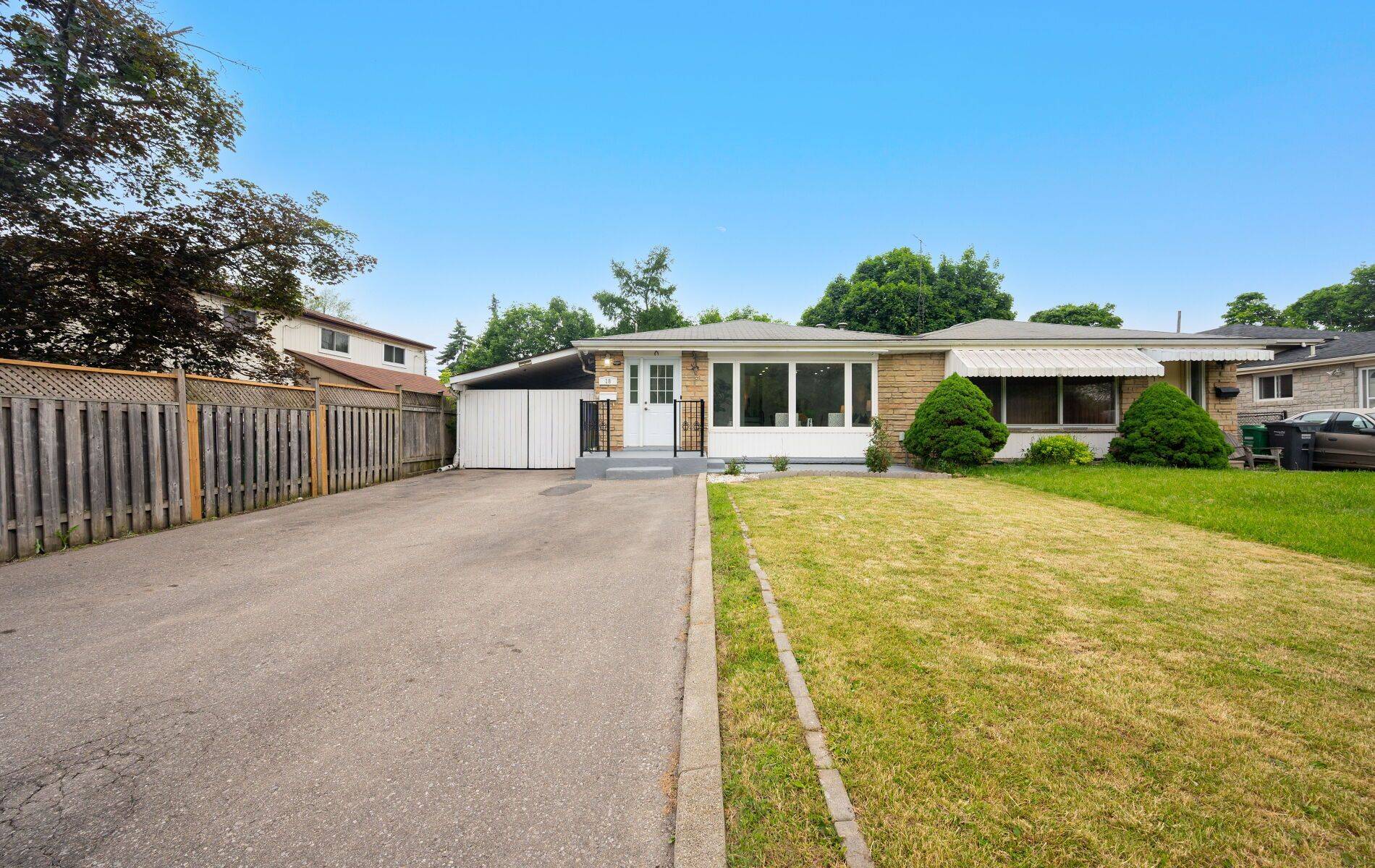 18 Dearbourne BLVD, Brampton, ON L6T 1J6