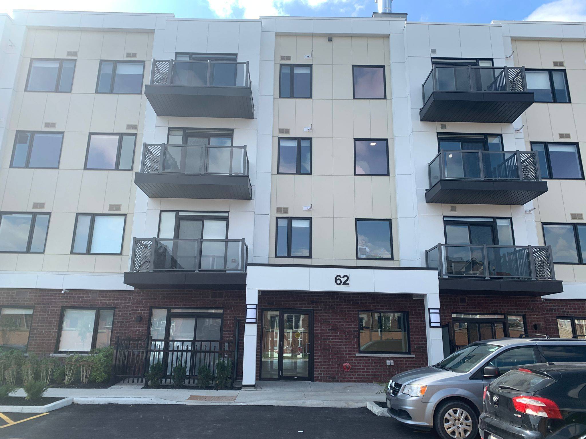 62 Sky Harbour DR #110, Brampton, ON L6Y 6J2