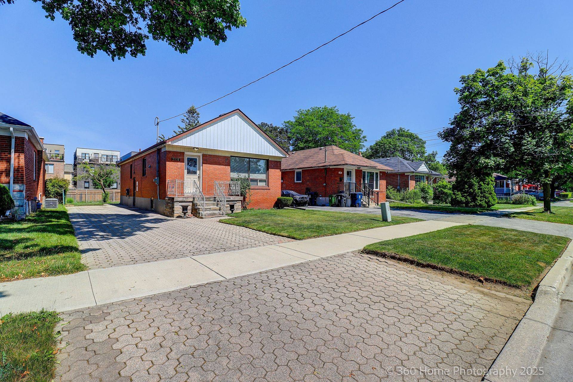 289 Thirtieth ST, Toronto W06, ON M8W 3E4