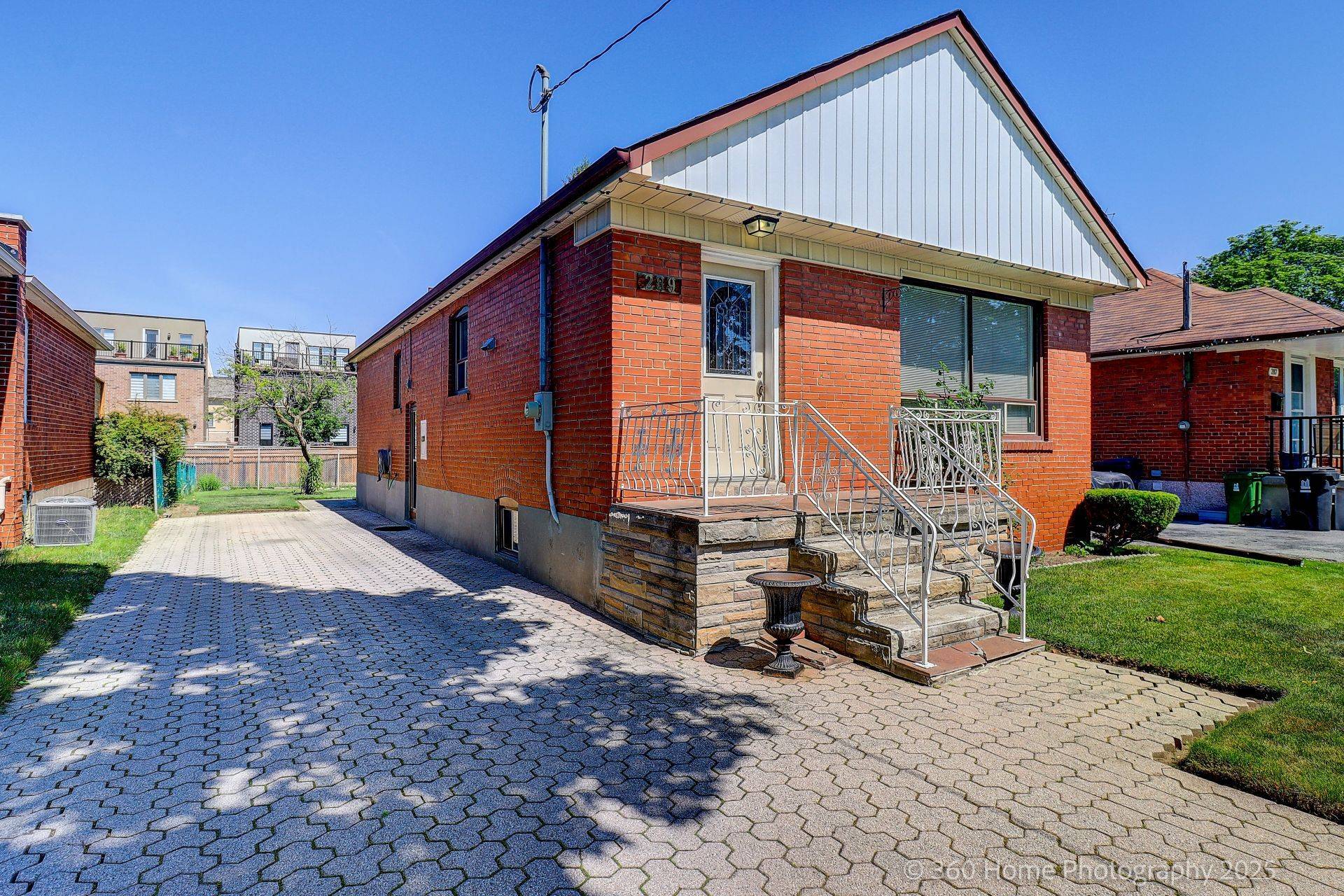 Toronto W06, ON M8W 3E4,289 Thirtieth ST