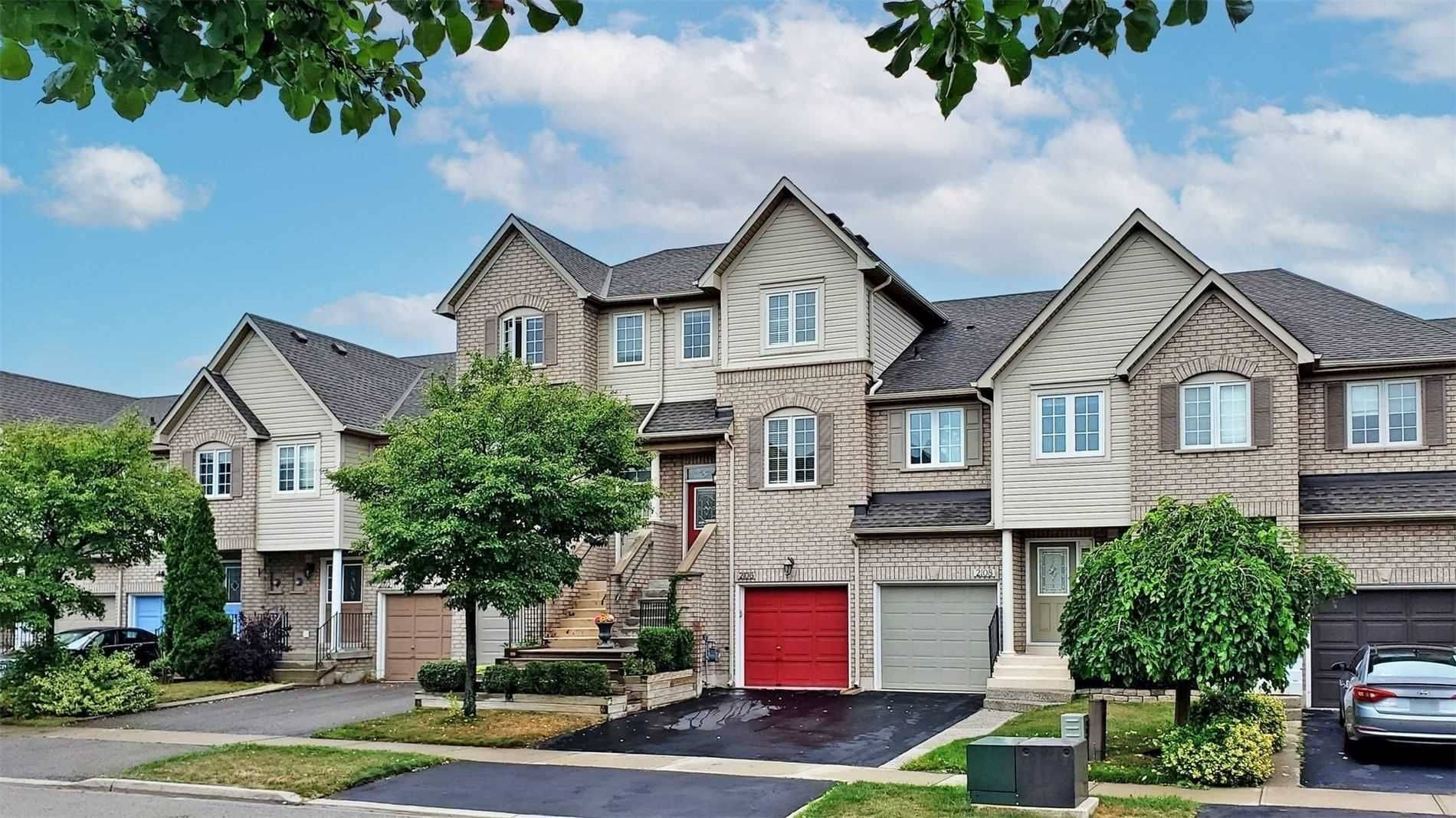 Oakville, ON L6M 3X1,2106 Glenhampton RD