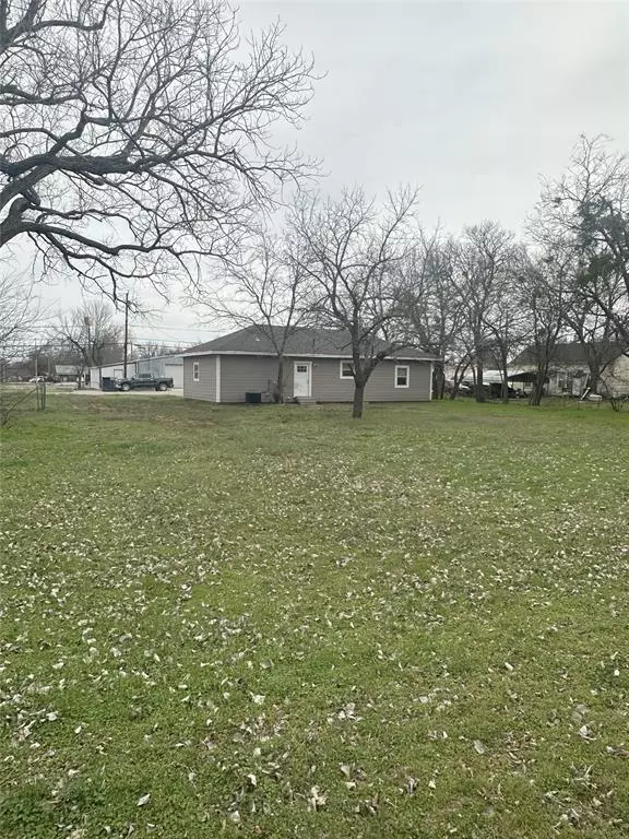 Bowie, TX 76230,610 N Mason Street