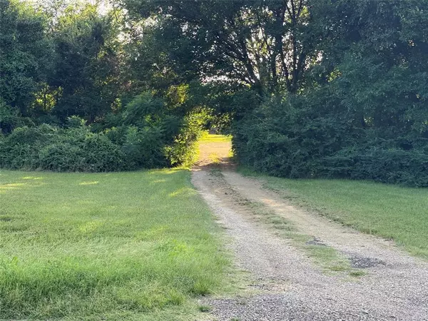 877 Farm Road 900 N, Saltillo, TX 75478