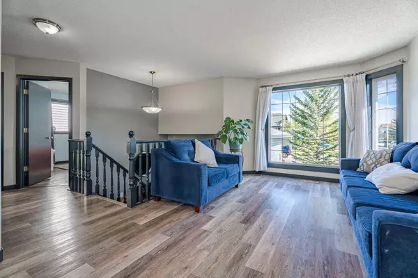 Airdrie, AB T4B 2V2,140 Stonegate Close Northwest