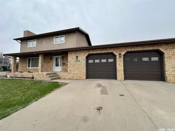 1102 Sinclair BAY, Estevan, SK S4A 2M7