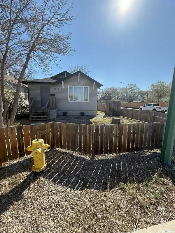 1579 MONTAGUE STREET, Regina, SK S4T 3J4