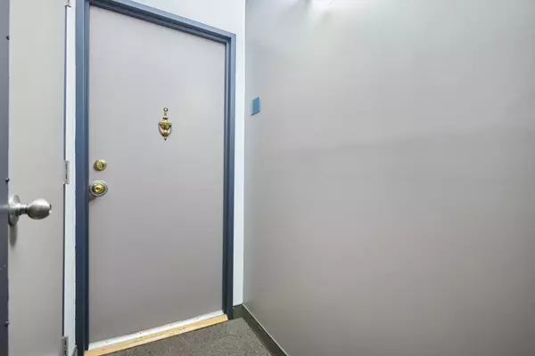 Vanier And Kingsview Park, ON K1L 8C9,158 B McArthur AVE #202