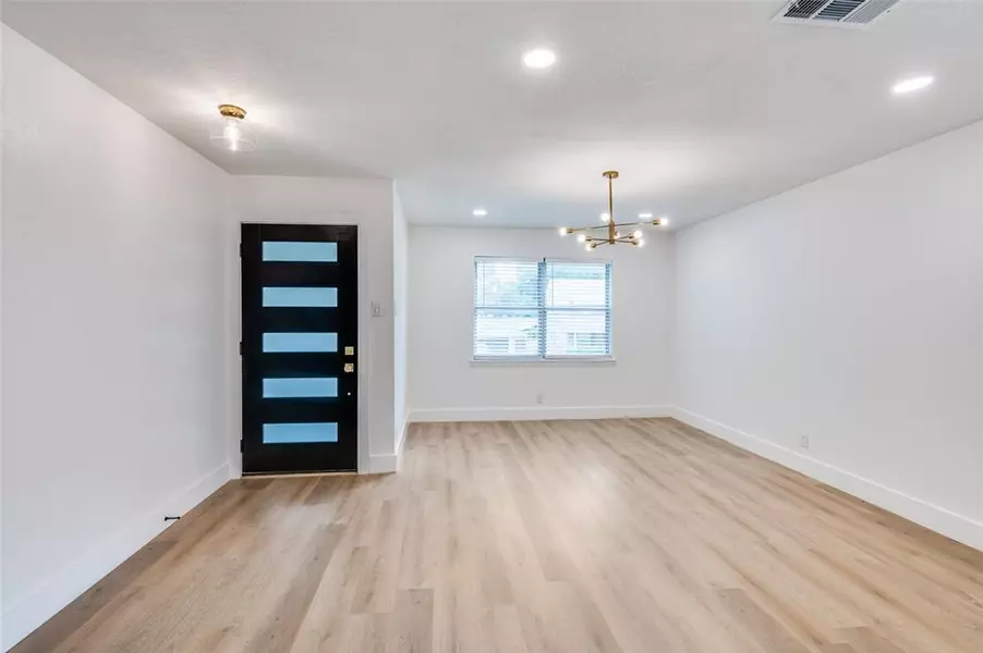 611 Cannon Drive, Euless, TX 76040