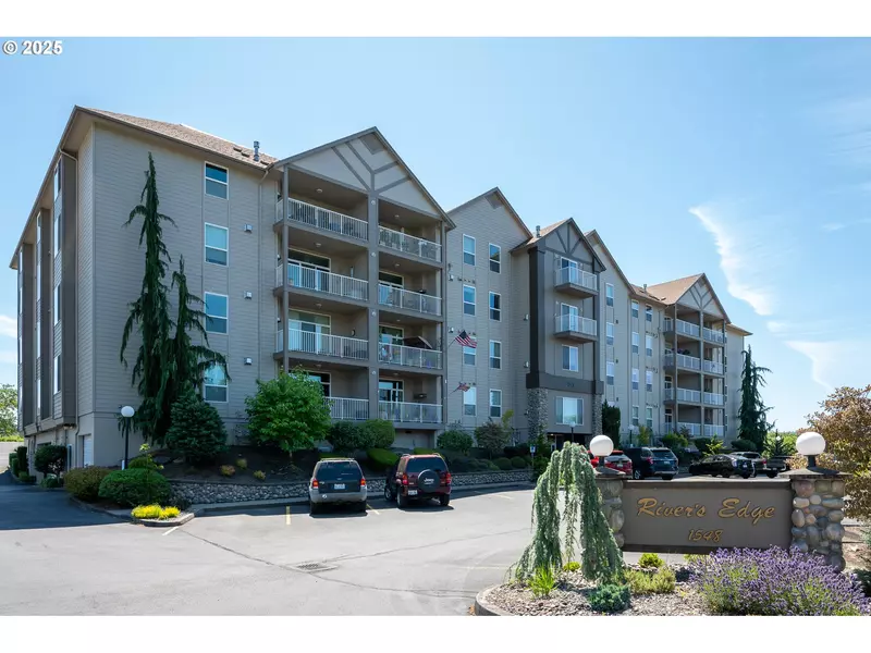 1548 RIVER RD #401, Longview, WA 98632