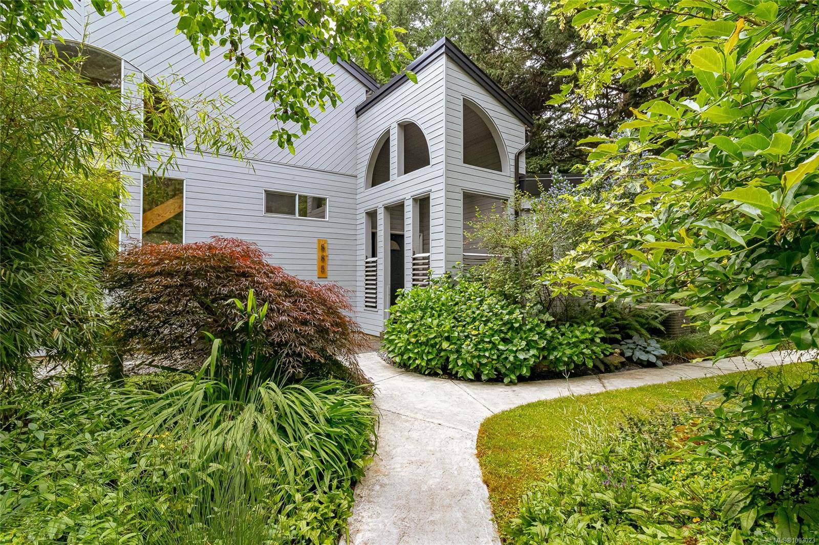 North Saanich, BC V8L 5G8,885 Falkirk Ave