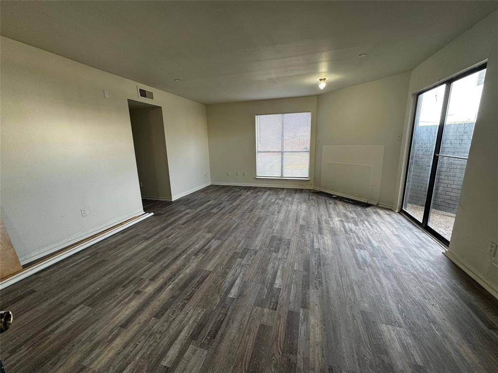 3524 Buckingham #312, Garland, TX 75042