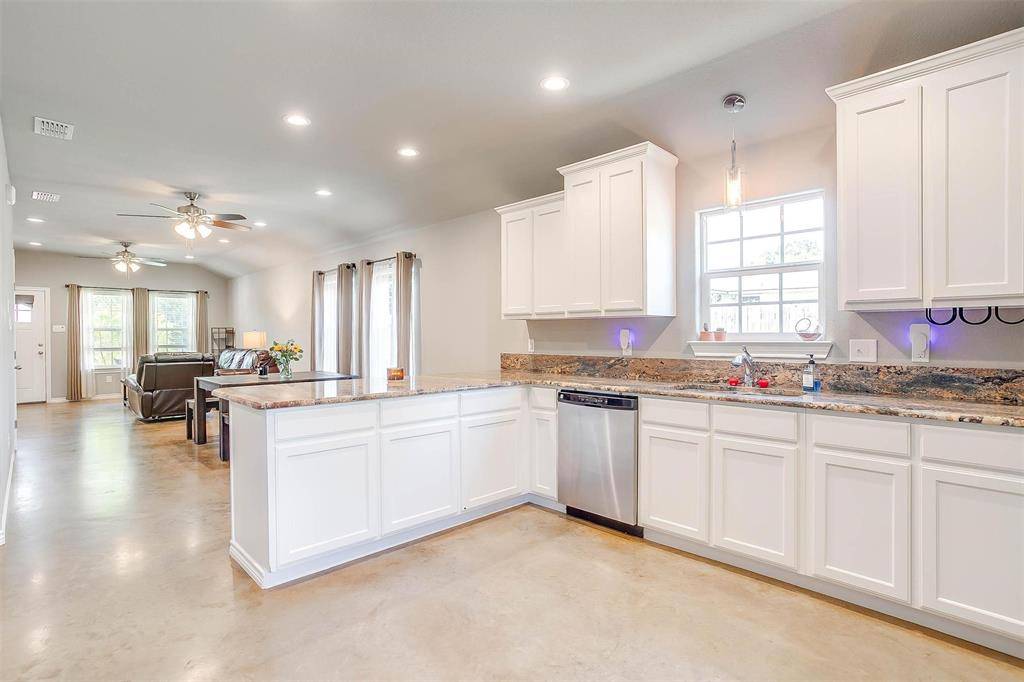 Alvarado, TX 76009,1105 S Fannin Street