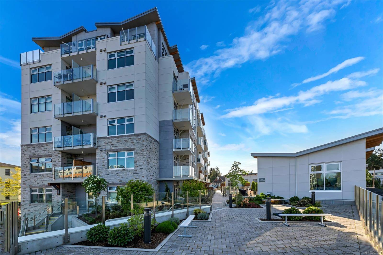 Esquimalt, BC V9A 5E6,916 Lyall St #410