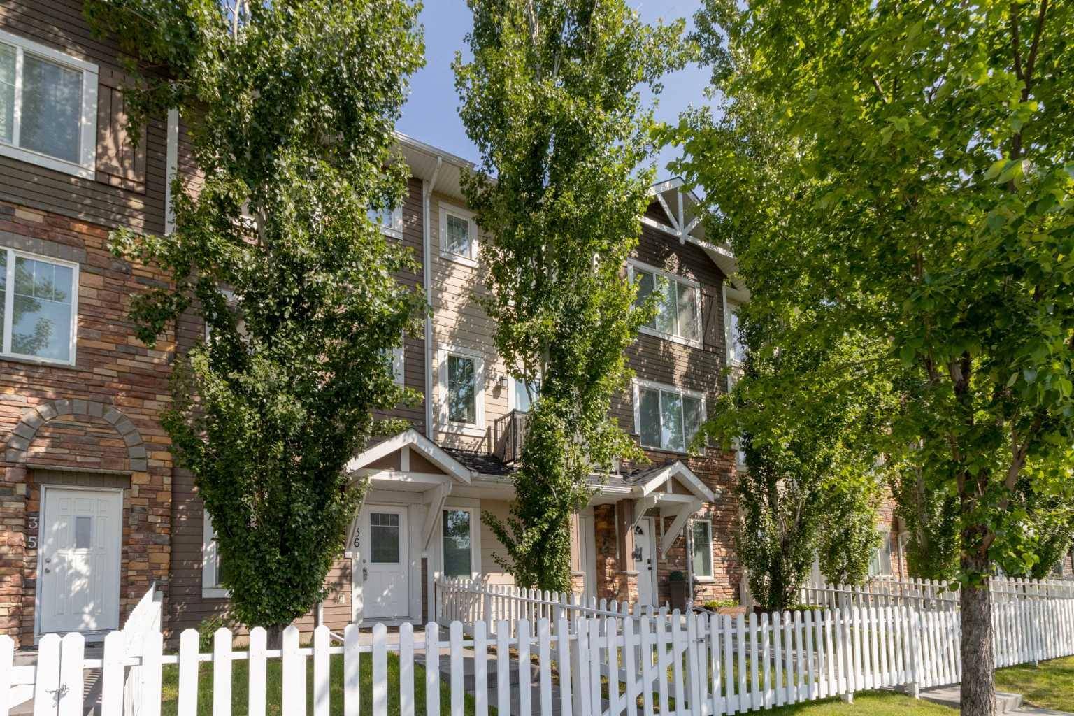 Chestermere, AB T1X 0P6,300 Marina DR #36