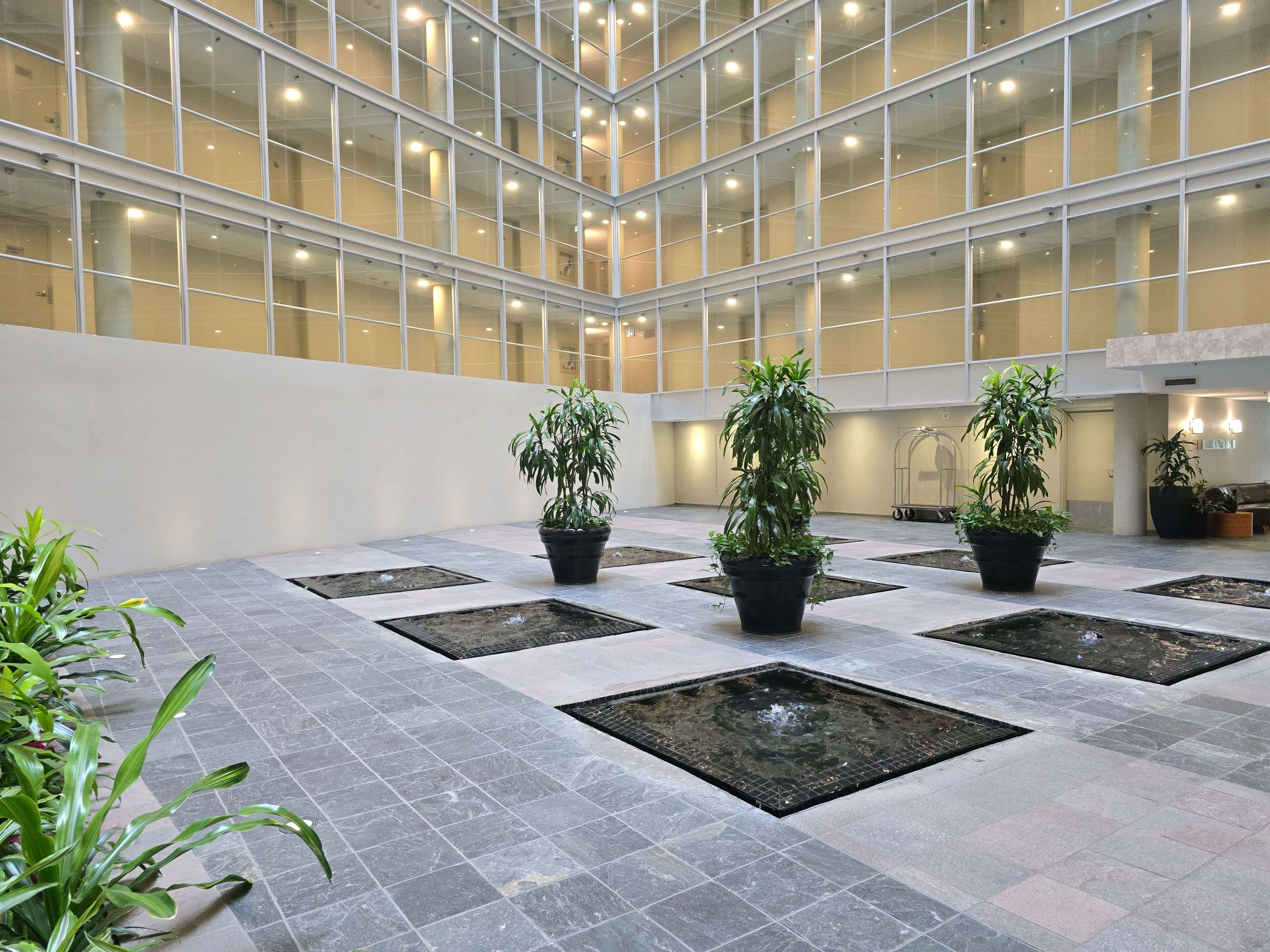 Toronto C01, ON M5V 3N2,650 Queens Quay W #1218