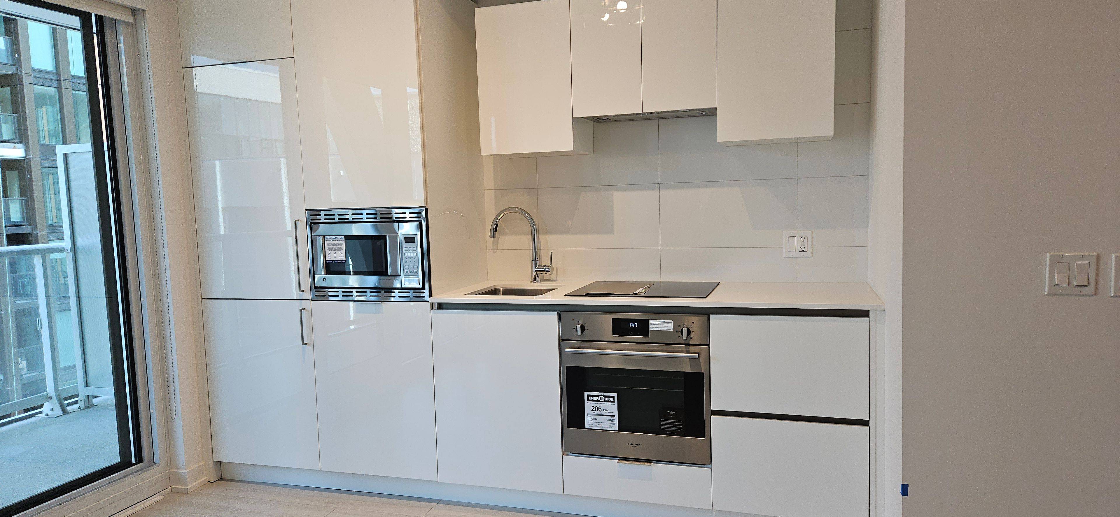 Toronto C01, ON M5T 0G7,230 Simcoe ST #1736