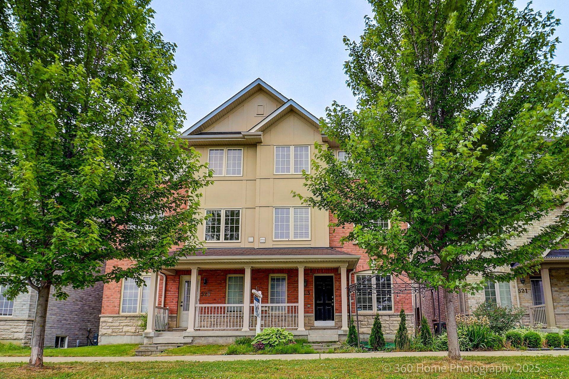 523 Rossland RD, Ajax, ON L1Z 0K8