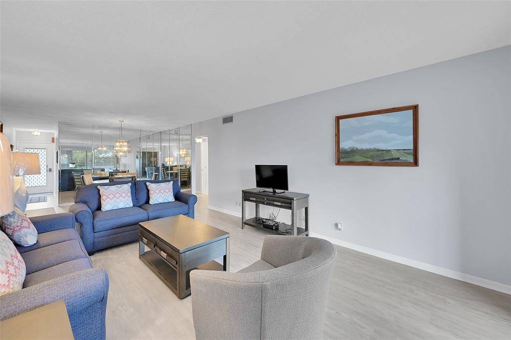 Coconut Creek, FL 33066,2504 ANTIGUA TER #J3