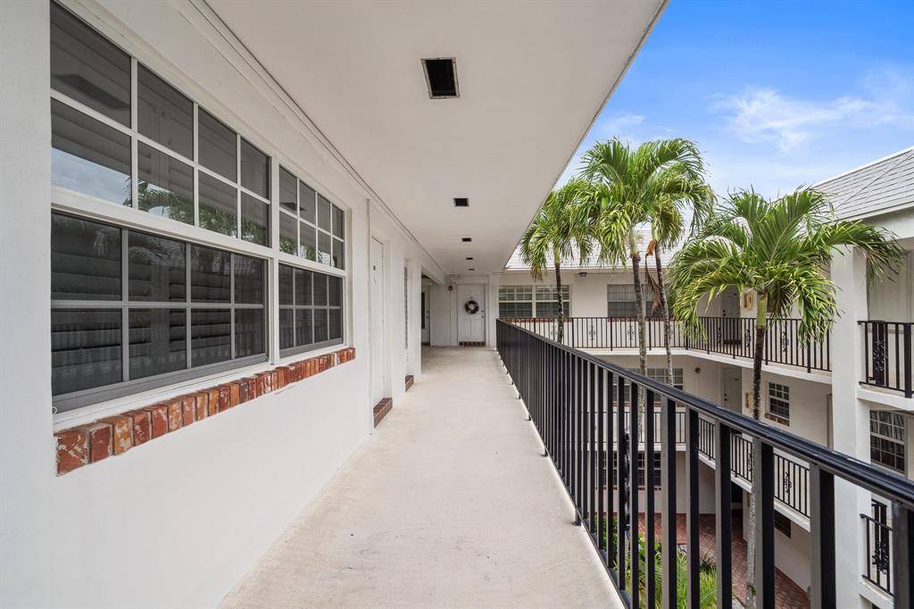 Fort Lauderdale, FL 33304,[StreetName,UnitNumber,StreetNumber,StreetDirPrefix]