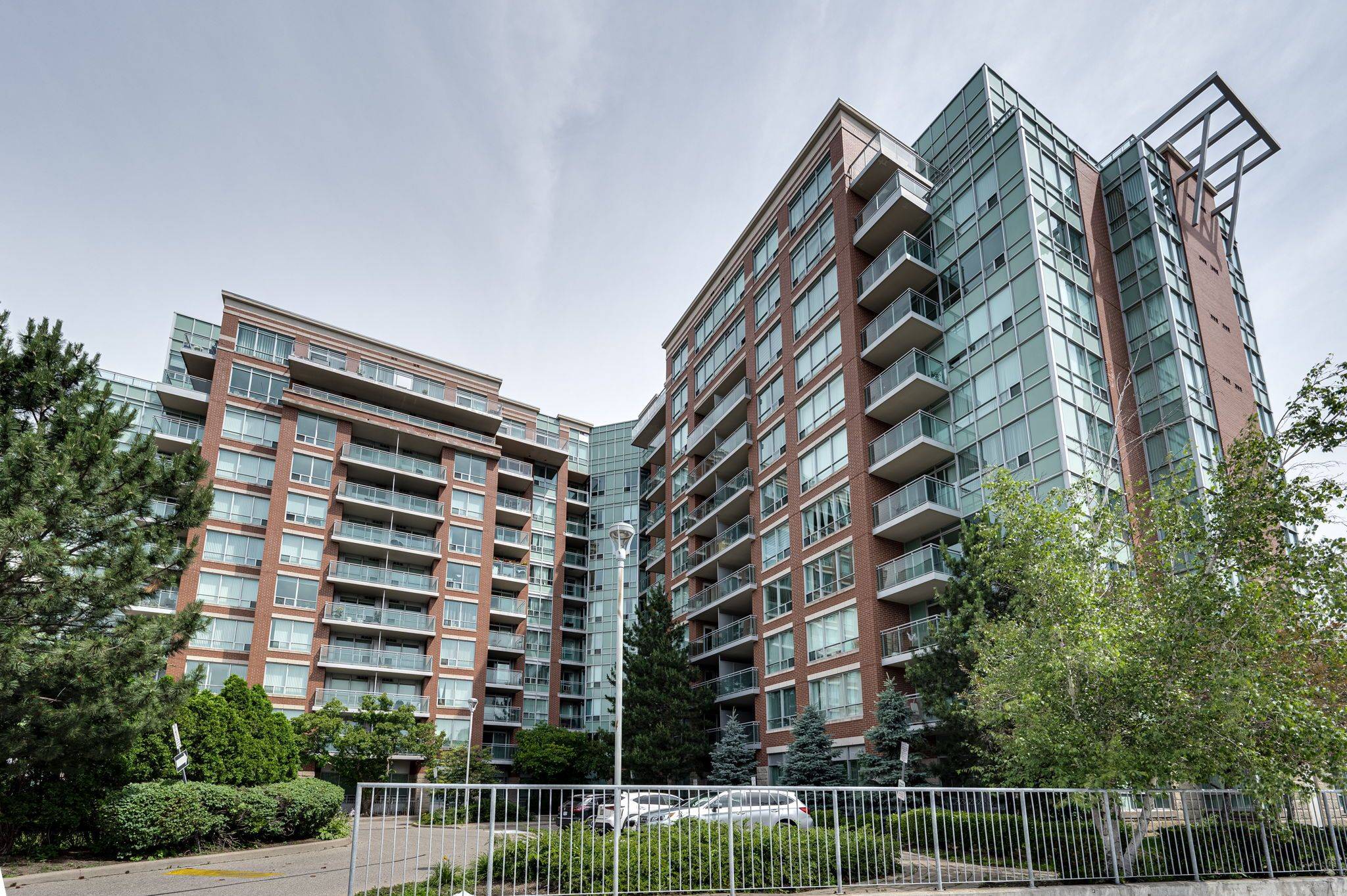 62 Suncrest BLVD #807, Markham, ON L3T 7Y6