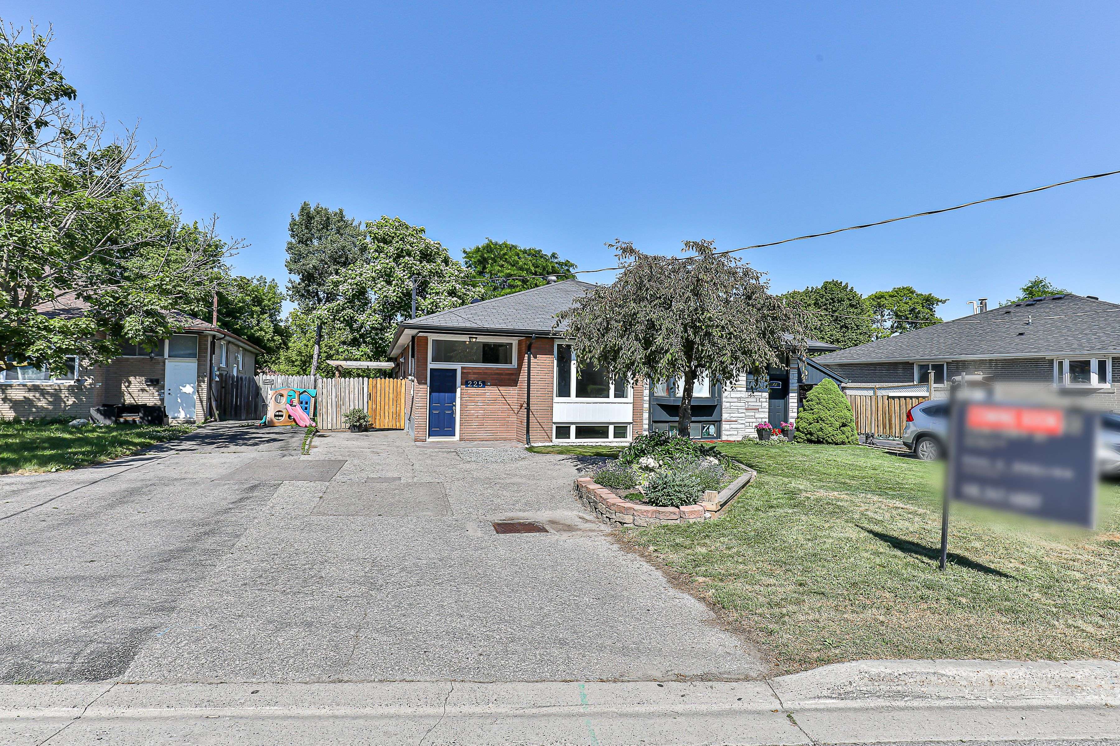 225 Septonne AVE, Newmarket, ON L3Y 2W5