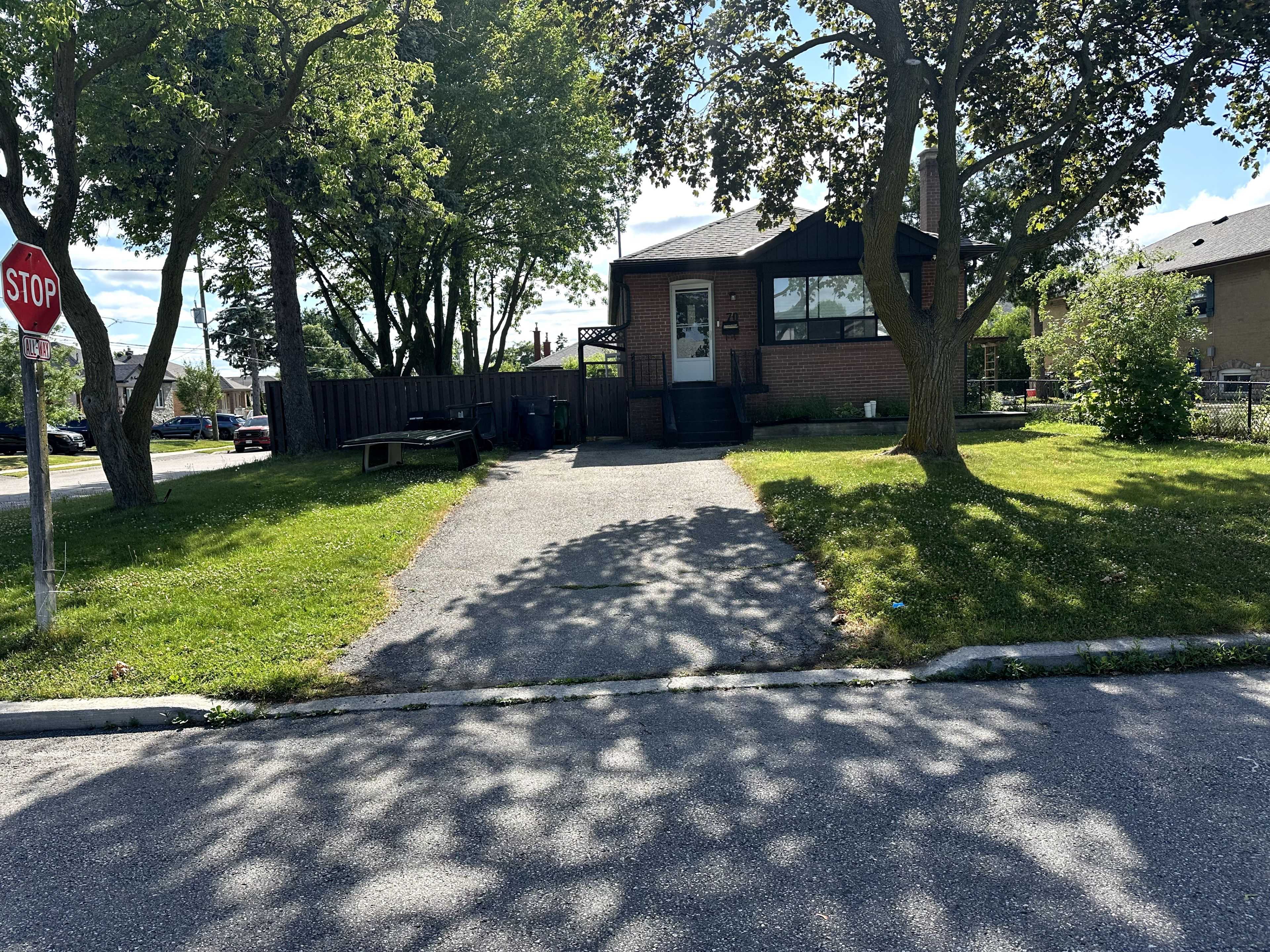 Toronto W05, ON M3M 2C1,70 Bunnell CRES