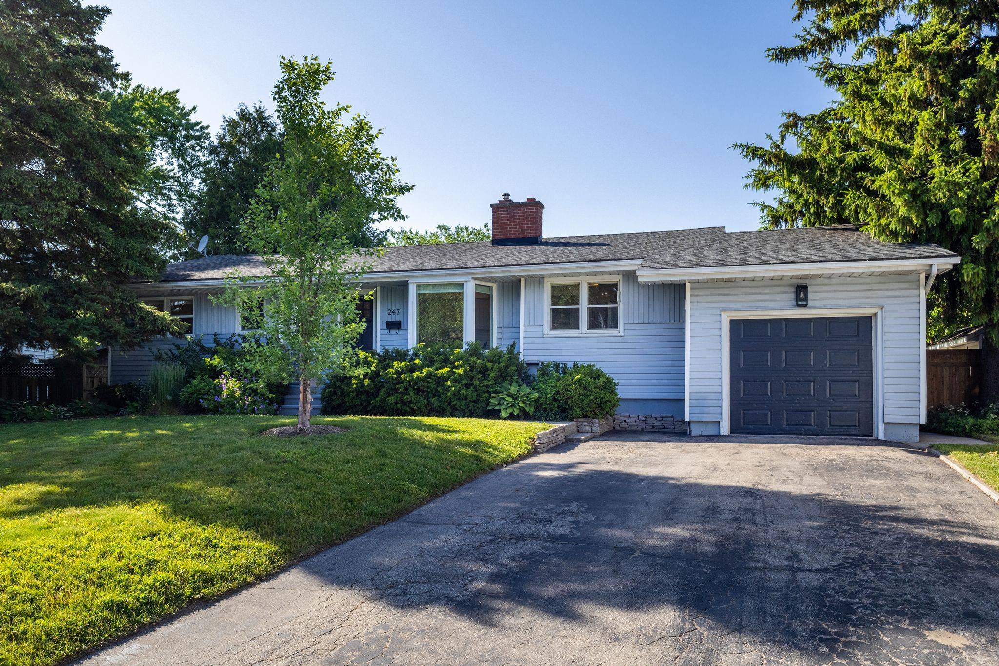247 Elmhurst CRES, Burlington, ON L7L 2A5
