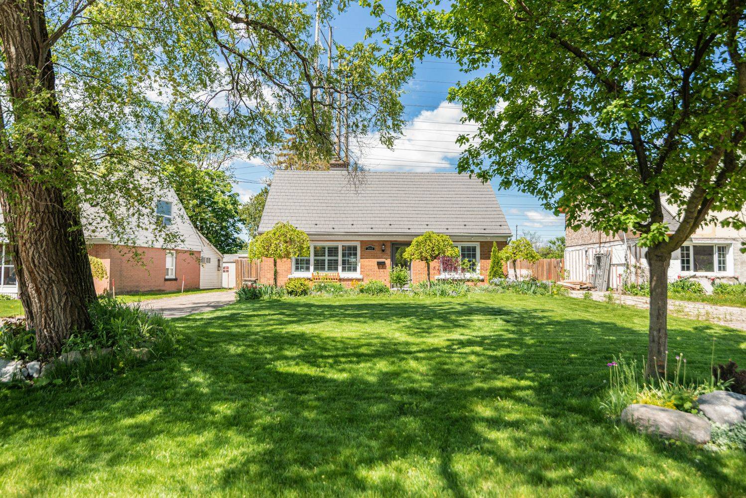 2055 Churchill AVE, Burlington, ON L7R 3T8