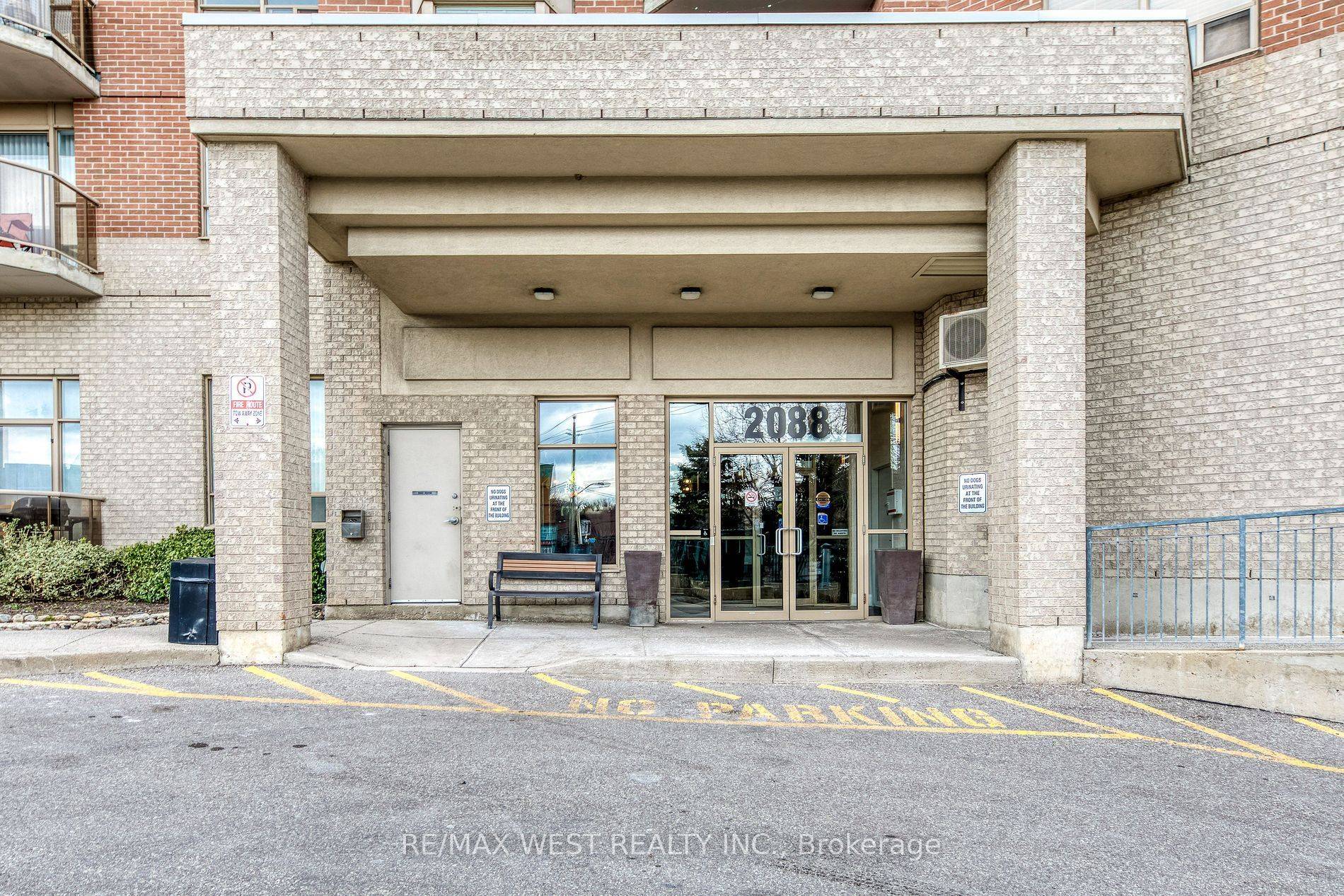 Toronto W04, ON M9N 3Z9,2088 Lawrence AVE W #710