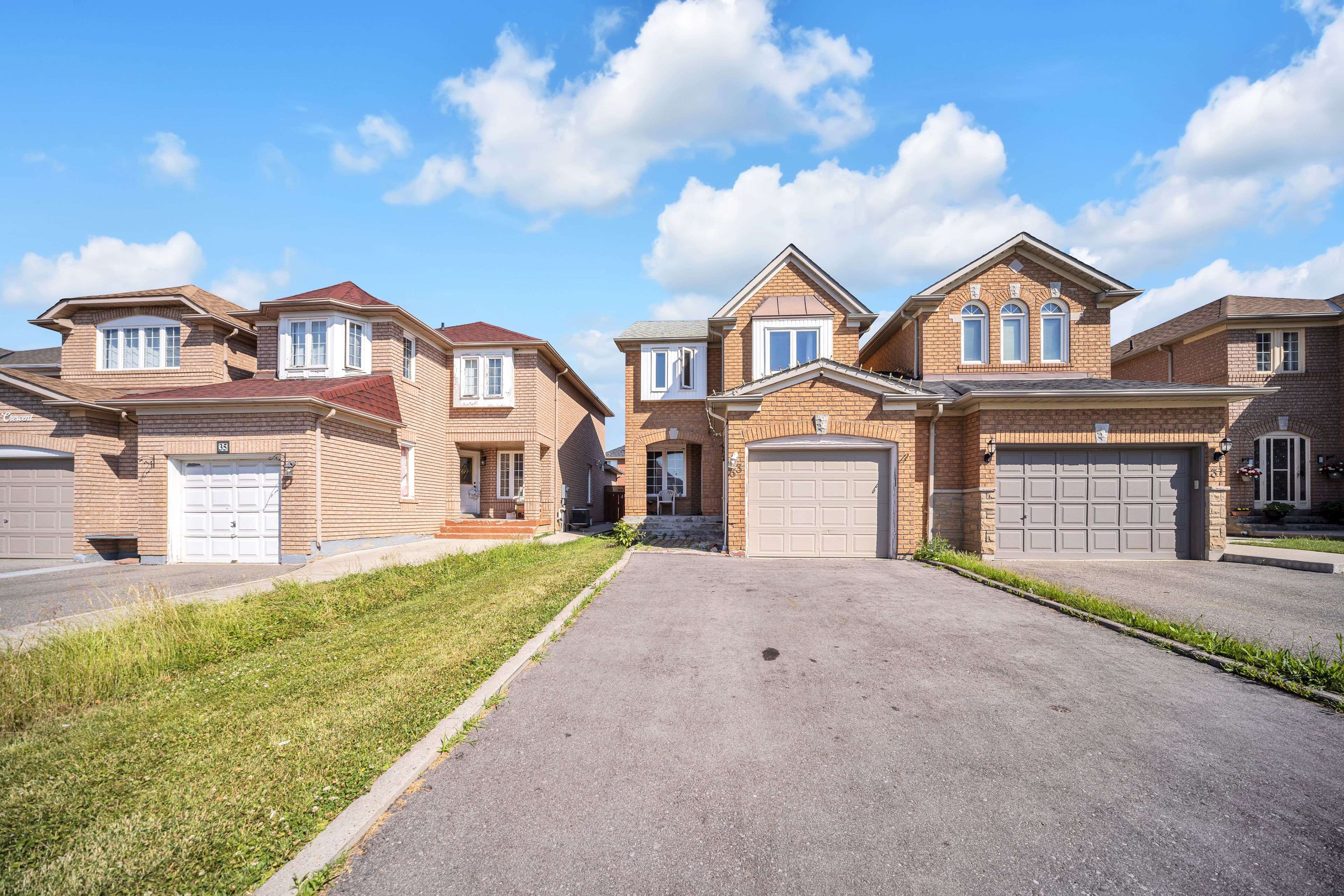 Brampton, ON L6R 1R2,33 Fiddleneck CRES