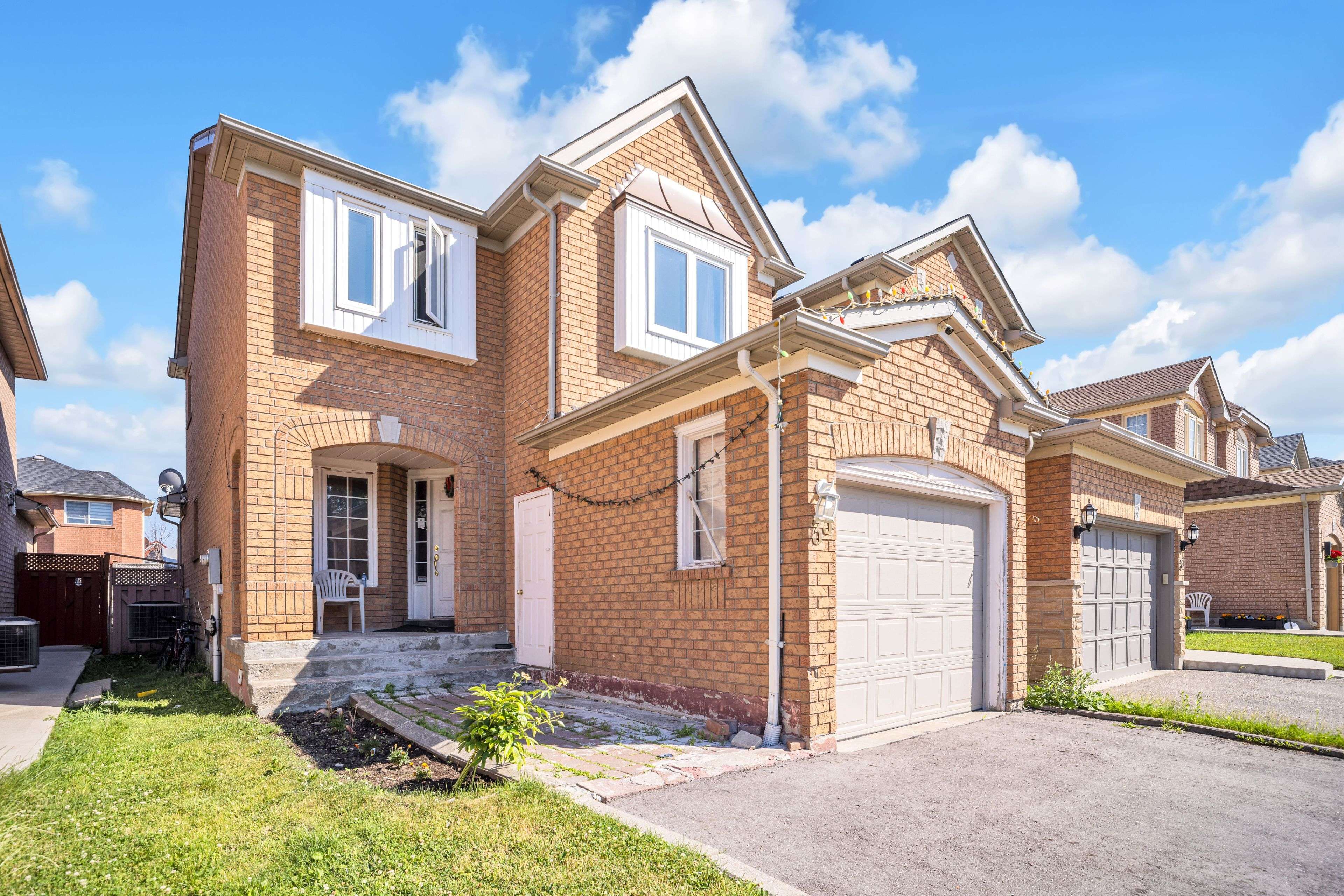 Brampton, ON L6R 1R2,33 Fiddleneck CRES