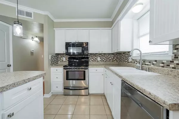 Grand Saline, TX 75140,208 De Gail Street