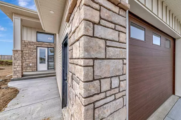 Lloydminster, AB T9V 3S2,6113 13 Street Close