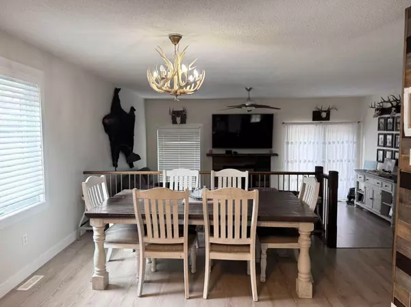 Sylvan Lake, AB T4S 1M4,2 Garden CT