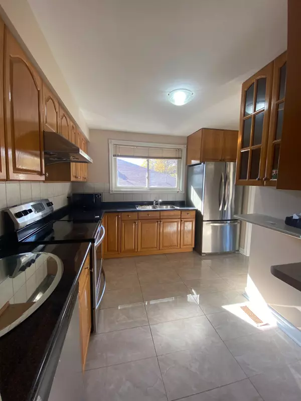 35 Stoneton DR E #Main Floor, Toronto E09, ON M1H 2P6