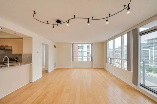 Markham, ON L3T 7Y6,62 Suncrest BLVD #807