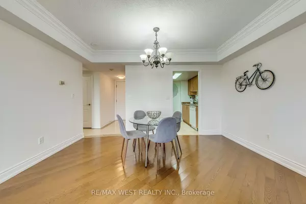 Toronto W04, ON M9N 3Z9,2088 Lawrence AVE W #710