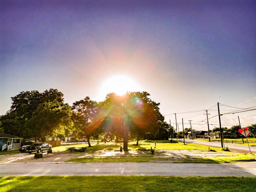 Waxahachie, TX 75165,906 Dr Martin Luther King Jr Boulevard