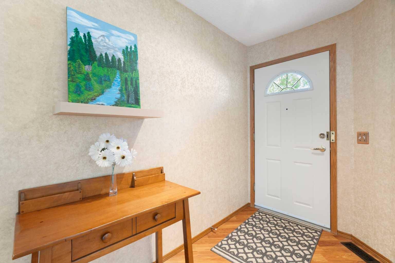 Calgary, AB T3A 3S2,103 Edgepark Villas Northwest