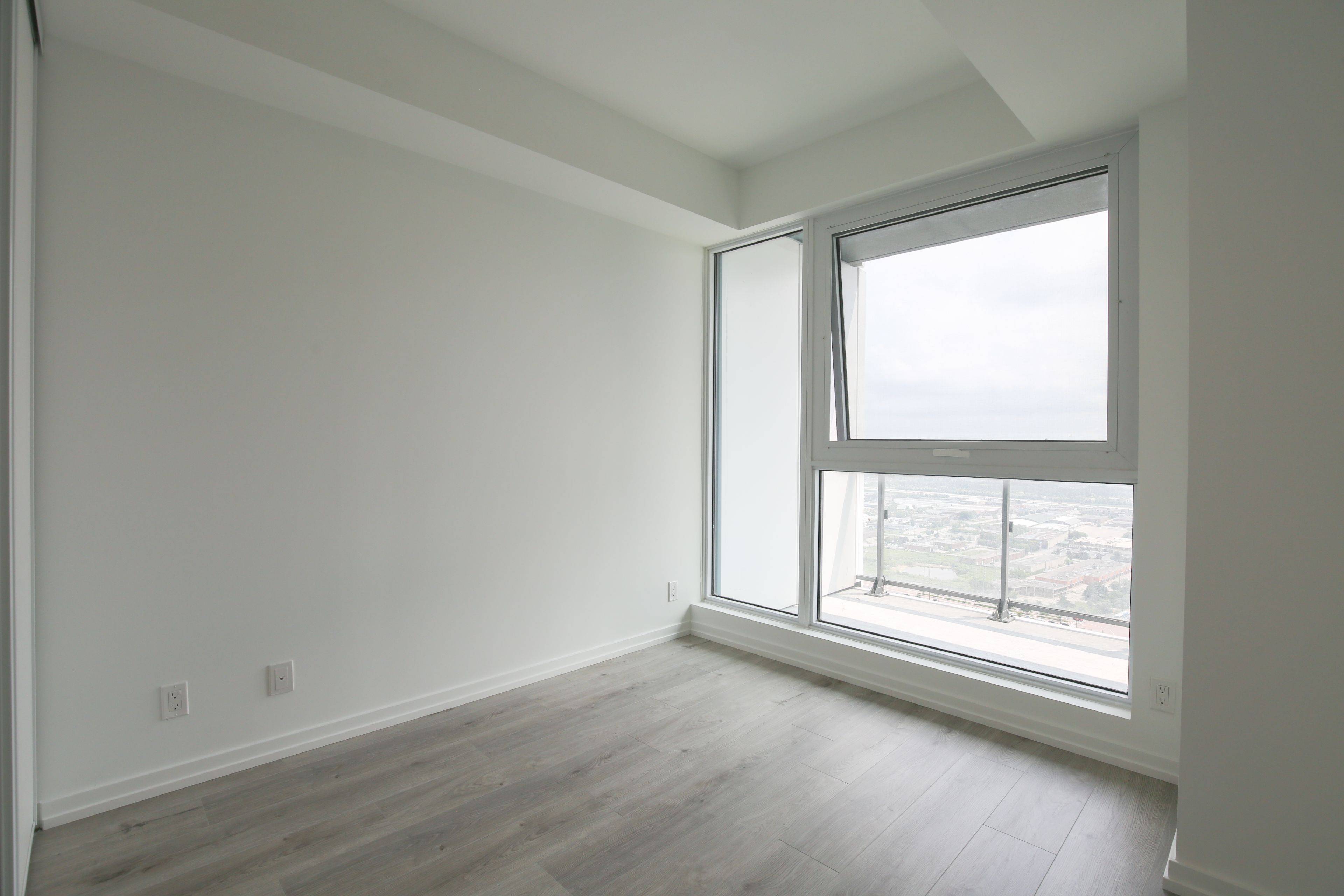 Vaughan, ON L4K 0L1,1000 Portage Pkwy #3909