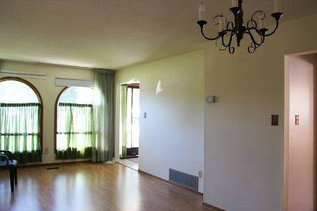 Brampton, ON L6S 2Z6,31 Manitou CRES