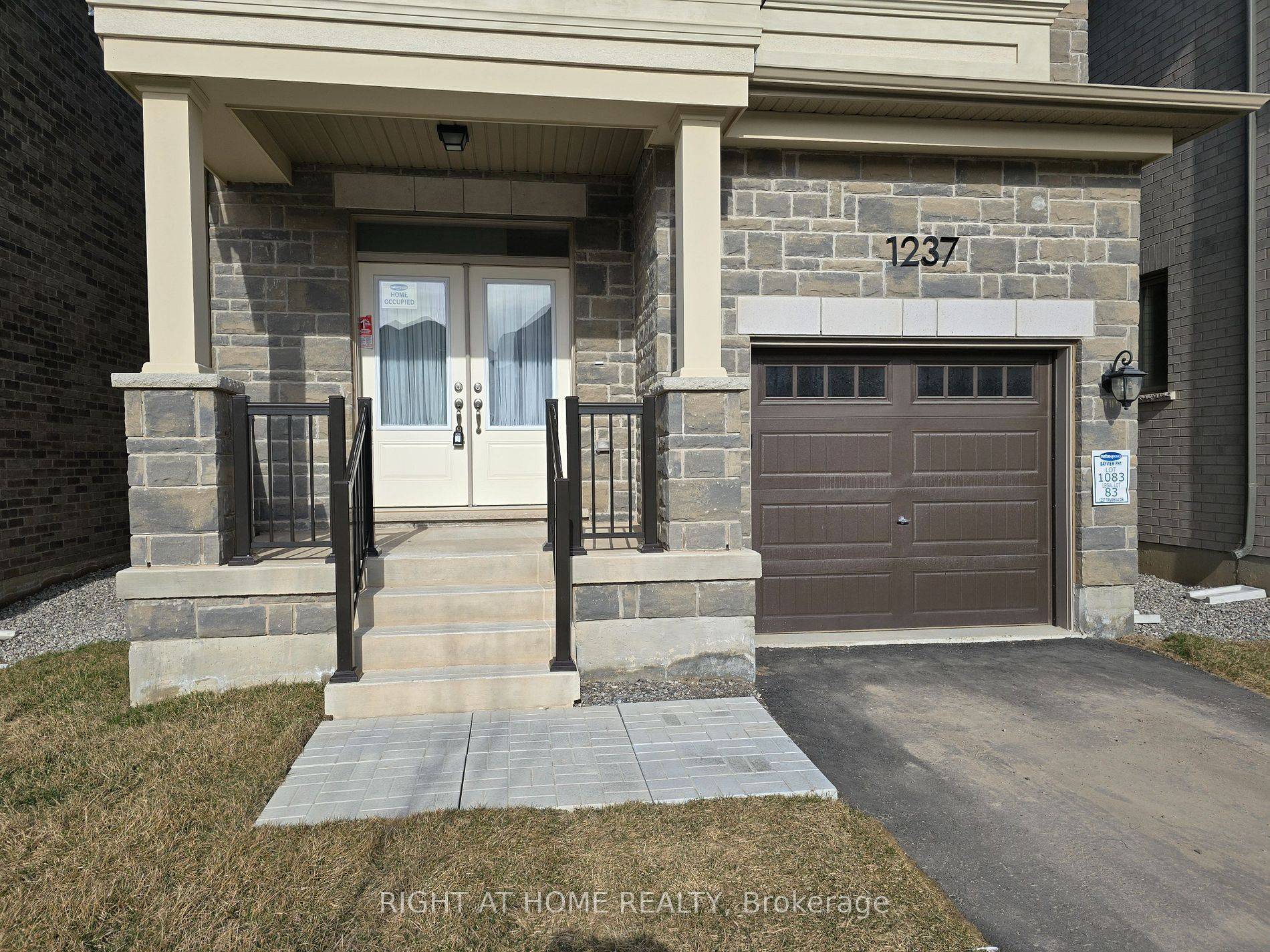 Milton, ON L9E 1Y6,1237 Trudeau DR