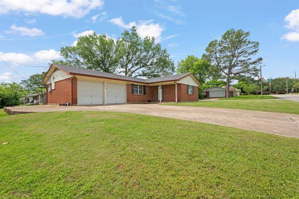 Burleson, TX 76028,118 NE Michael Drive